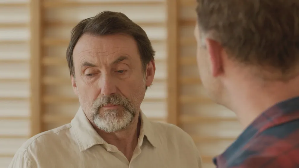 Ernest má rakovinu. Toto používa na zmiernenie bolesti