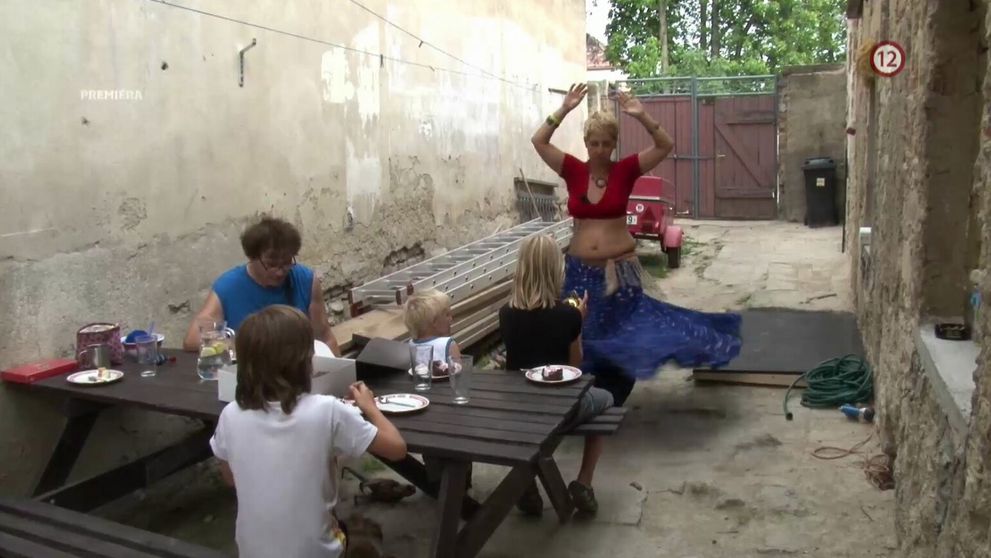 V Zámene manželiek sa Veronika ocitne po boku mladého sympaťáka