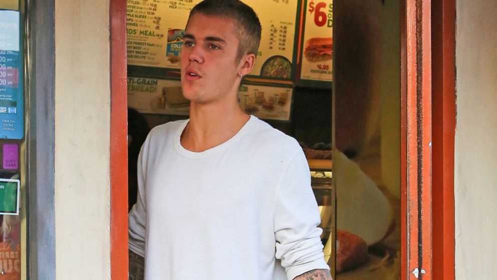 Justin Bieber zarába milióny, ale za jeho jedlo musel zaplatiť fanúšik