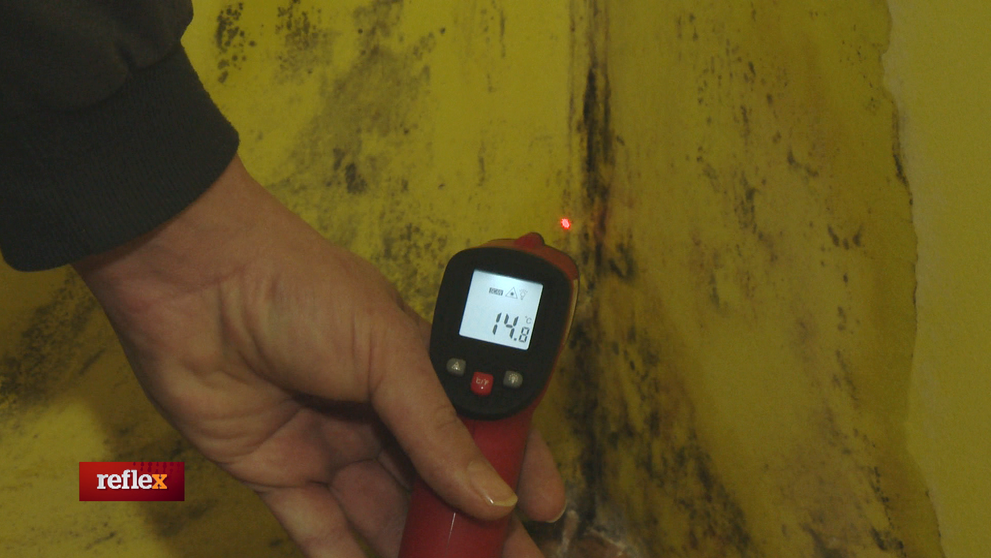 Dvanásť rokov dôchodcom do bytu zateká