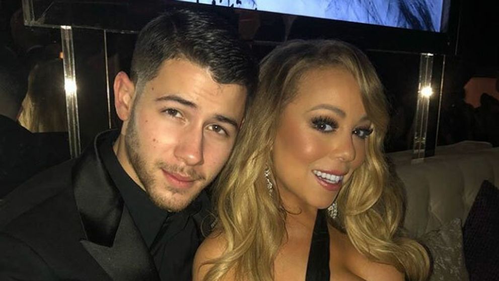 Dýchala v tom vôbec? Melóny Mariah Carey takmer vyskočili zo šiat