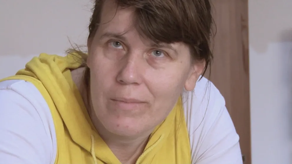 Náhradná matka všetkým rozkazuje, sama nič nerobí. Manželovi dôjde trpezlivosť!