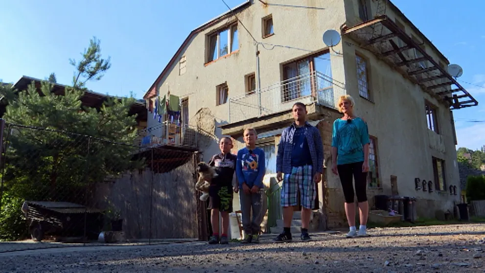 Doma sa fackujú a škrtia! Tomuto všetkému sa musia prizerať ich vlastné deti