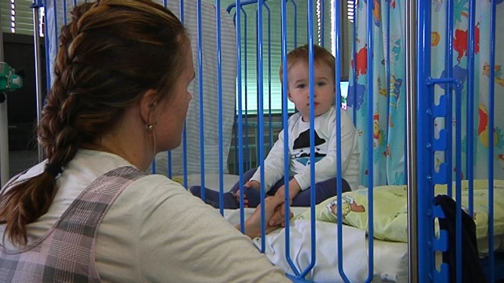 Môžu rodičia zostať s chorým dieťaťom v nemocnici?