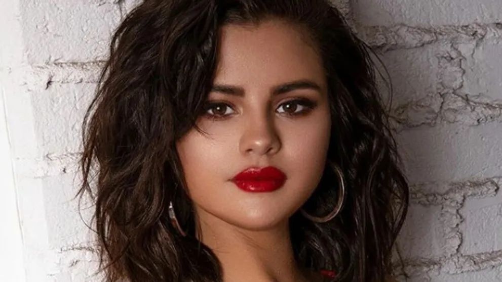 Selena ukázala plné prsia v plavkách. Lajky pribúdajú jedna radosť