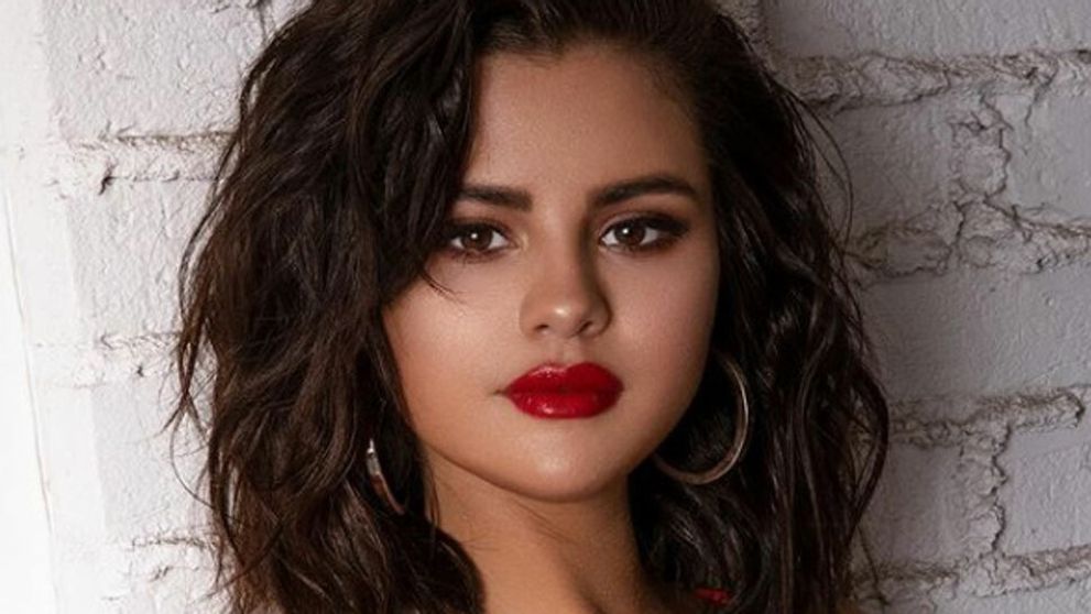 Selena ukázala plné prsia v plavkách. Lajky pribúdajú jedna radosť