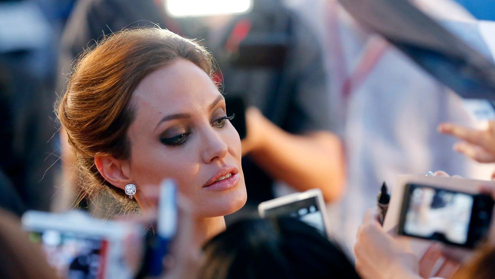 Angelina Jolie je po operácii. Nechala si odstrániť vaječníky