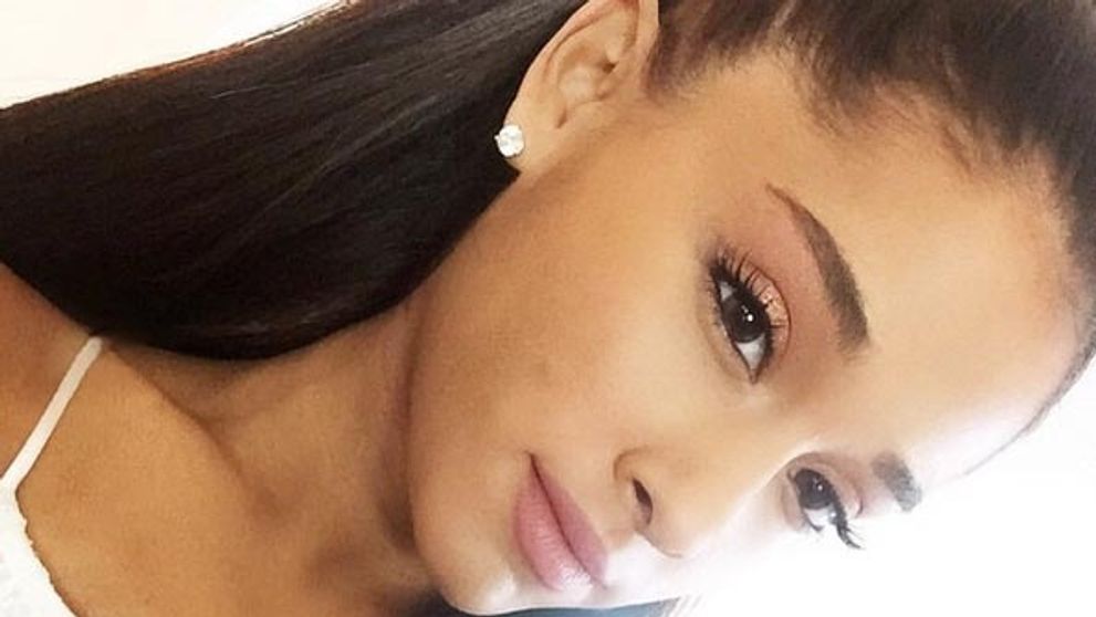 Radikálna zmena farby. Z Ariany Grande je platinová blondína