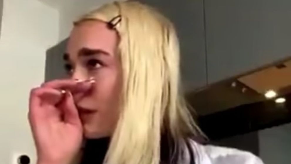 Dua Lipa to nezvládla a rozplakala sa. Fanúšikom oznámila smutnú správu