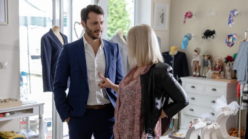 Alex spoznáva Júliusa. Bea má s oboma chlapmi odvážny plán