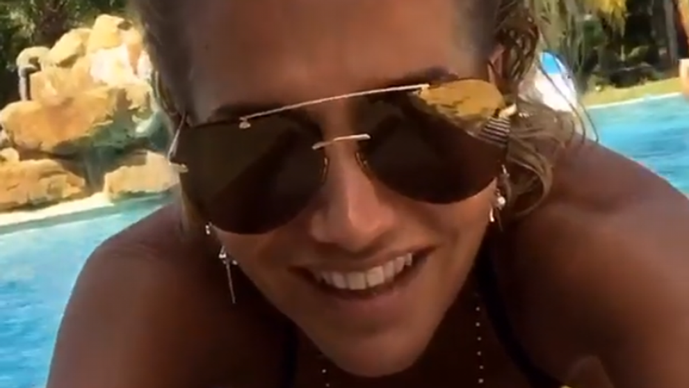 Dara Rolins žiari šťastím. S jej najväčšou láskou si užíva more