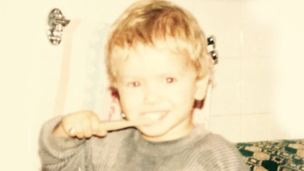 Kto som? Dnes je z rozkošného drobca seriálový lámač sŕdc!