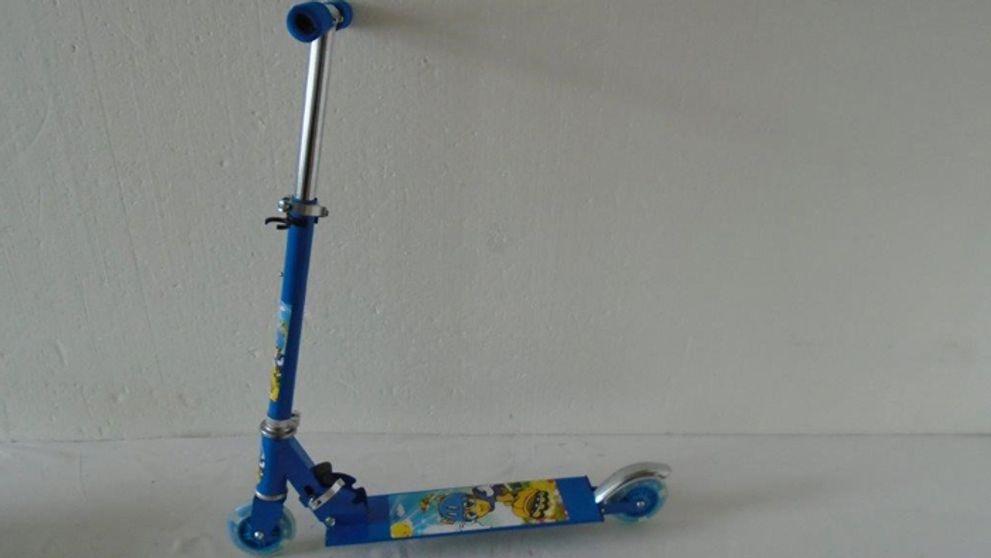 Ak ste kúpili túto kolobežku, vráťte ju do obchodu. Je nebezpečná