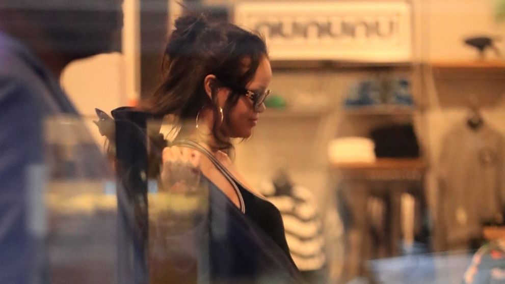 Rihannu prenasledovali až do obchodu: Odhalili, čo si kúpila a všetci z toho šalejú