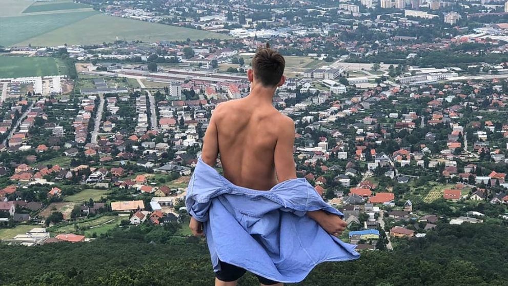 Herec odhodil oblečenie. Z týchto záberov všetkým padne sánka