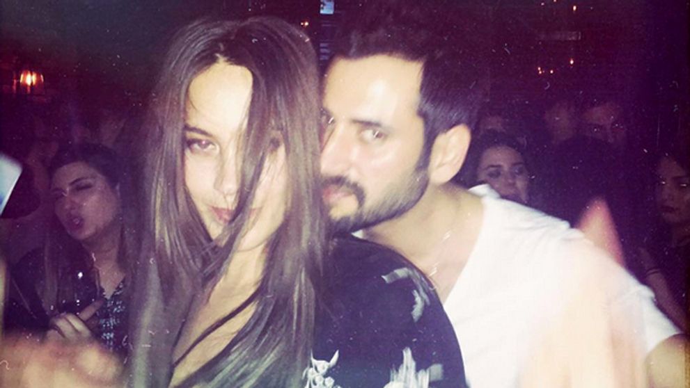 Tak pozor, tu niečo nehrá! Hm, ale čo?