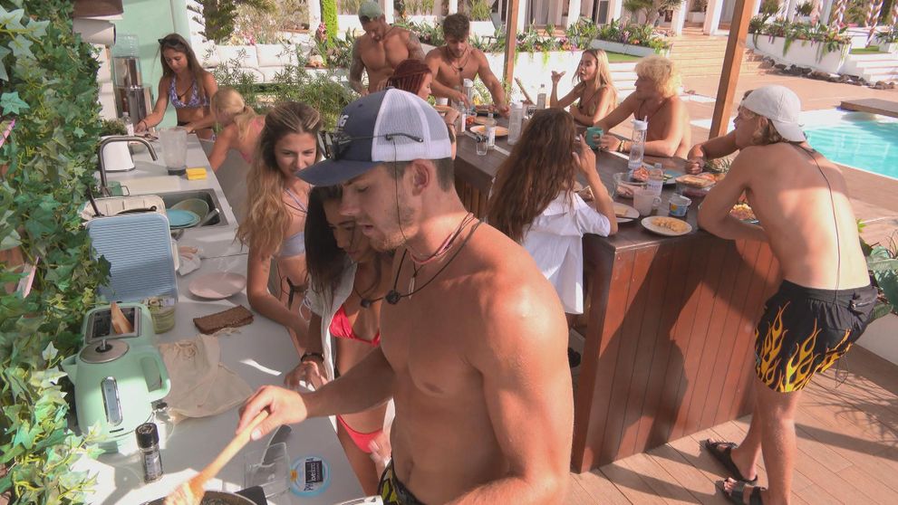 Venis, niečo si zabudla odbaliť. Stratené dámy v kuchyni zabavili pánov