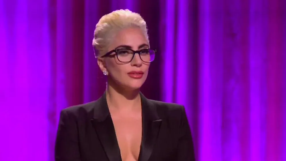 Lady Gaga zaskočila vizážou. Tmavé vlasy jej pridali na veku!