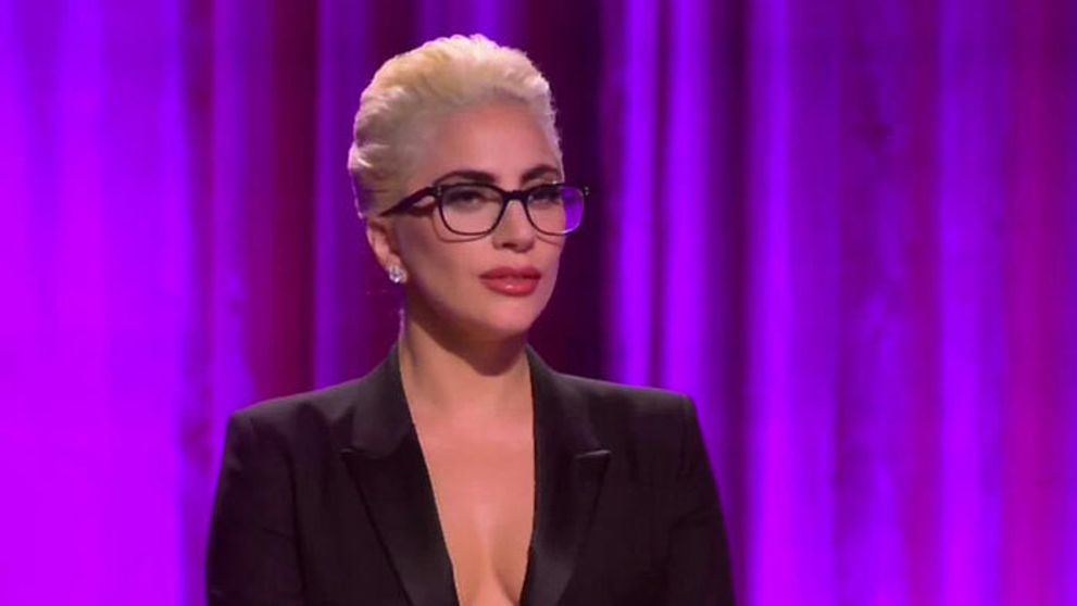 Lady Gaga zaskočila vizážou. Tmavé vlasy jej pridali na veku!