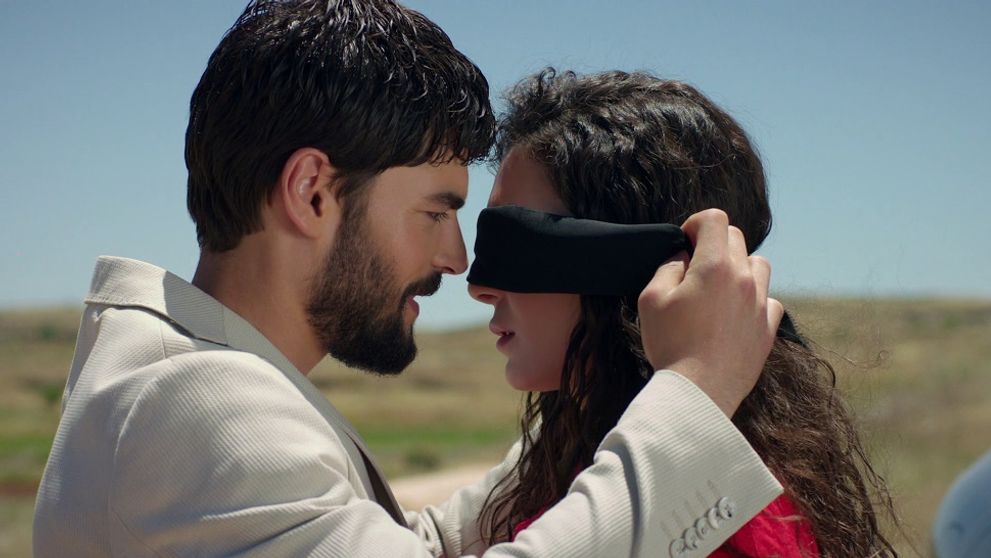 Spútaný motýľ: 43. a 44. epizóda