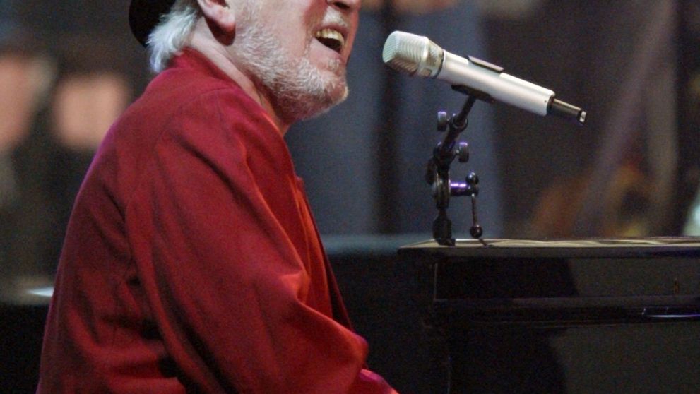 Ďalší spevák podľahol rakovine. Najznámejší hit jeho skupiny určite poznáte