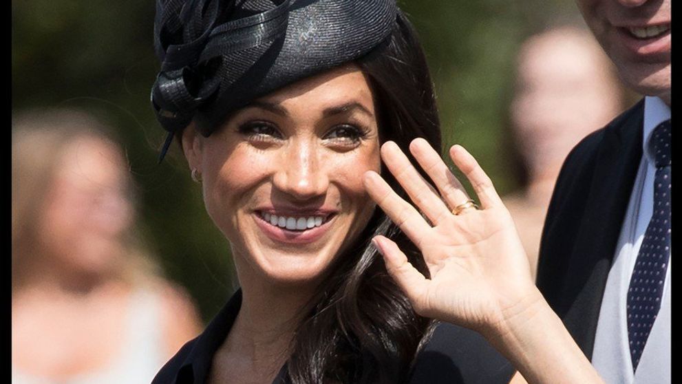 Ups! Meghan Markle ukázala, čo skrýva pod oblečením