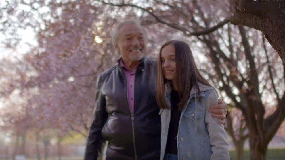 Karel Gott zverejnil pieseň s dcérou. Slzy a zimomriavky sú zaručené