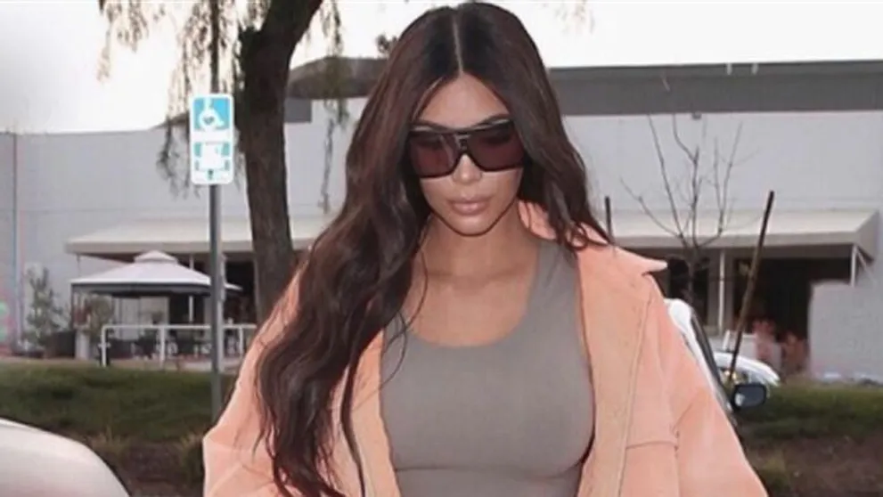 Najokatejší photoshop v histórii Instagramu? Kim Kardashian sa za túto fotku smeje celý svet