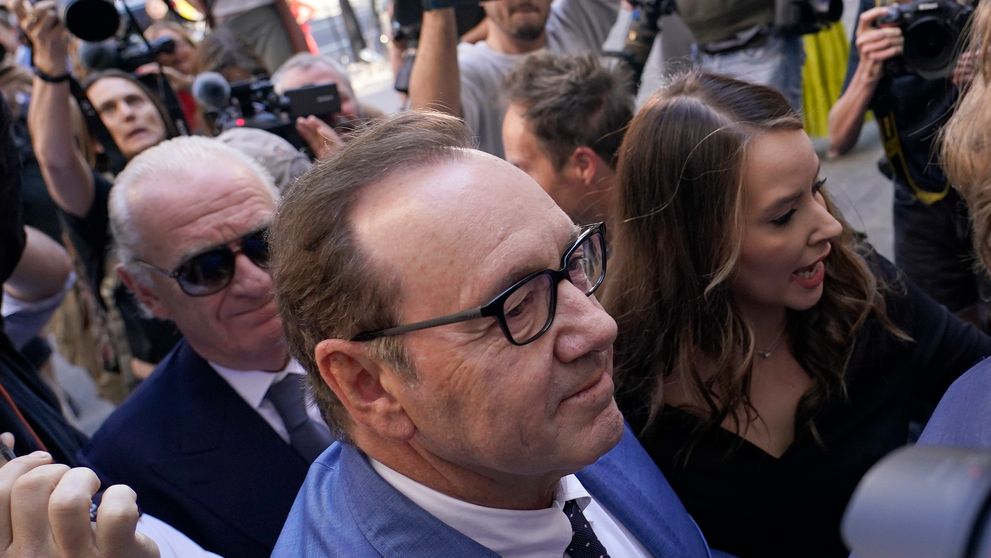 Súd nechal Kevina Spaceyho na slobode do ďalšieho pojednávania