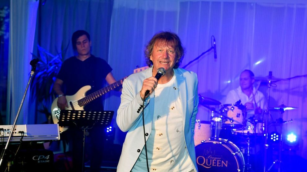 Stanislav Hložek si zaspomínal na Ivetu Bartošovú: Bol som prvý, kto si ju vzal