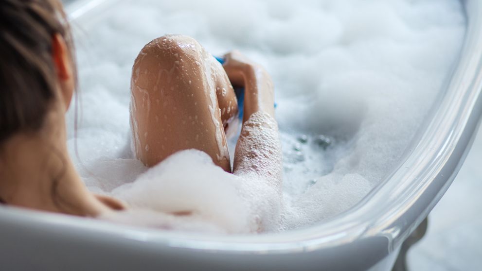 Unikli horúce zábery: Markizáčku vo vani pena nezakryla