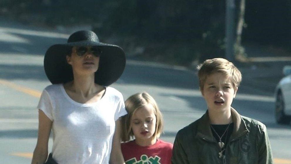 Angelina Jolie stratila sexepíl. Viac jej presvitali kosti ako veľké prsia