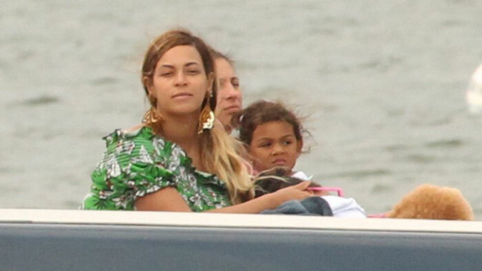 Beyoncé na jachte bez mejkapu. Nenalíčenú by ju spoznal len málokto