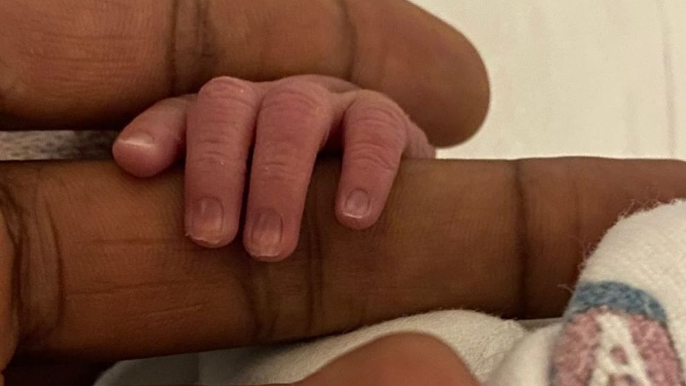 Ako porcelánová bábika! Spevák prvýkrát ukázal svoju malú dcérku