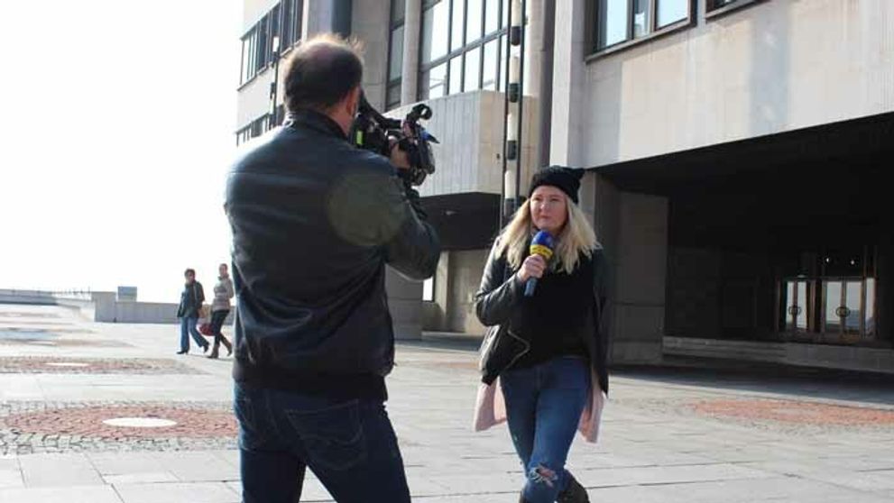 Vtipná Evelyn ako redaktorka v parlamente? Všetko je možné!