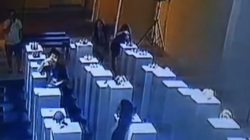 Selfie za 200-tisíc dolárov. Žena spôsobila domino efekt na výstave umenia