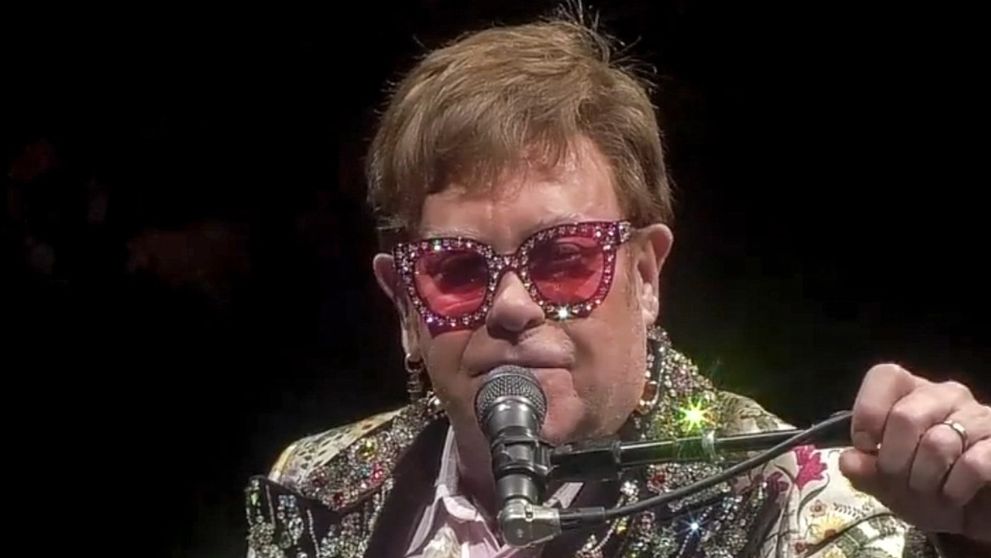 Elton John presúva koncerty. Je za tým ochorenie