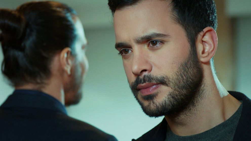 Deniz si až príliš vychutnáva Ömerovo poníženie...