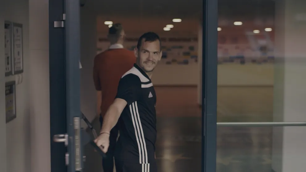 Známy futbalista sa nekašle: Zhodí oblečenie a...