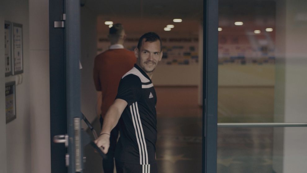 Známy futbalista sa nekašle: Zhodí oblečenie a...
