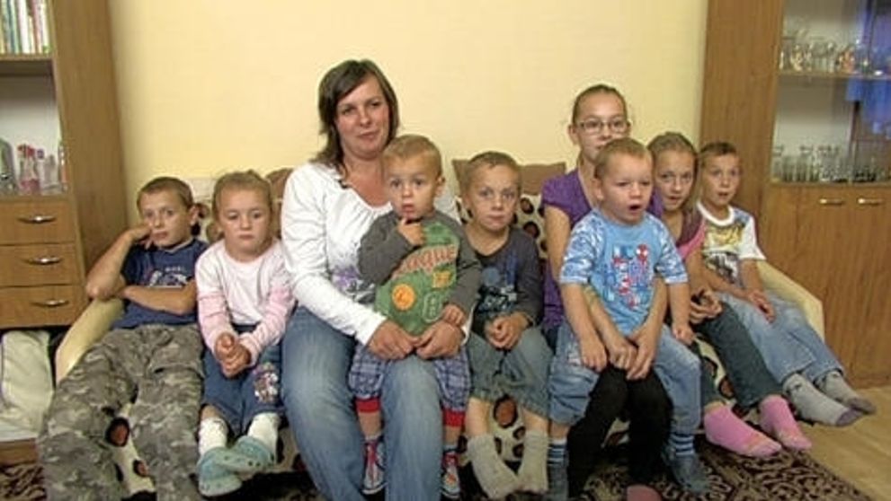 Desať ľudí v dvoch izbách!