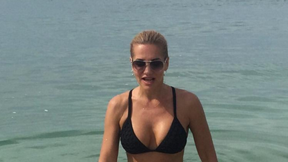 Dara v plavkách nikdy nesklame. Zub času nepozná