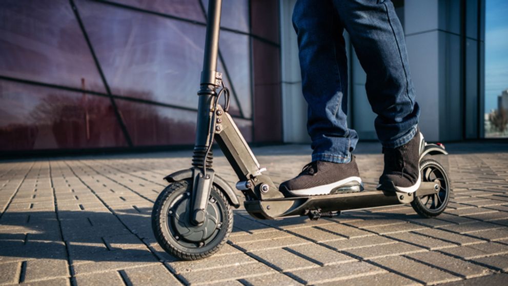 Sú elektronické kolobežky bezpečné a ekologické?