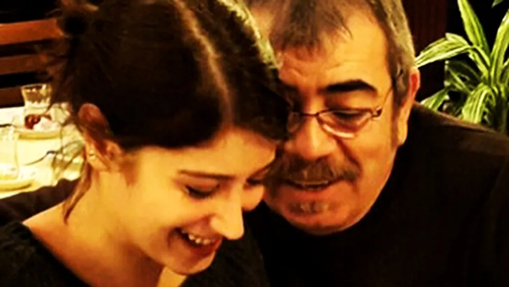 Hazal Kaya so seriálovým otcom zo Zakázanej lásky: Stretnutie po 5 rokoch!
