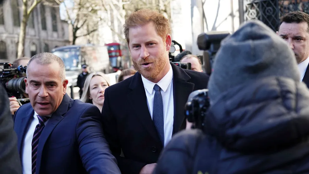 Nezákonné získavanie informácií?! Princ Harry na najvyššom súde