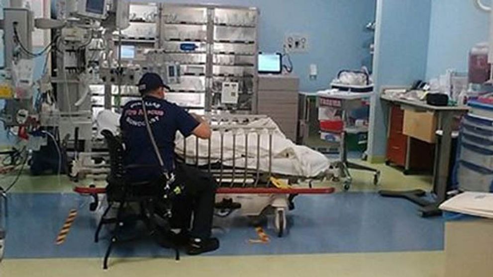 Silný okamih: Fotografia zachytáva šľachetný čin hasiča