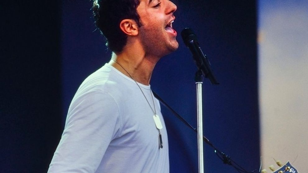 Zomrel spevák († 41) zo SuperStar. Našli ho mŕtveho v jeho byte