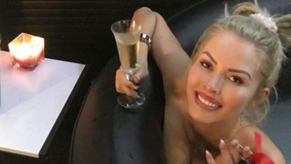 Mia Bella po zmenšení pŕs opäť mení imidž. Už nie je blondína!