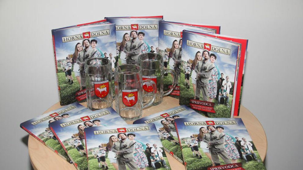 SÚŤAŽ PRE VÁS: Vyhrajte knihu Horná Dolná s podpismi hercov!