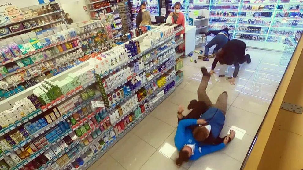 Brutálna bitka priamo pred kamerami! Poriadne schytal aj moderátor